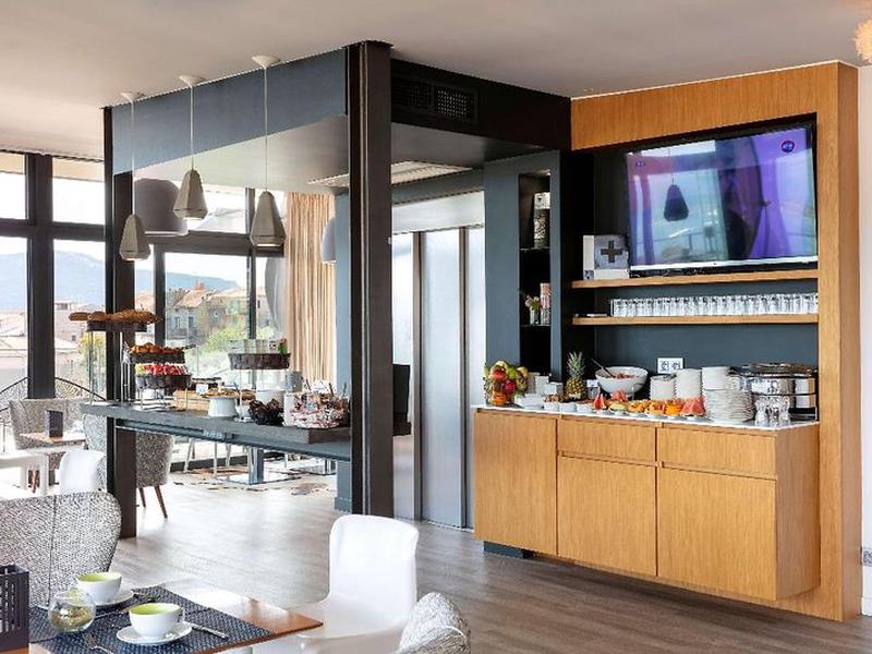 23F79D01E9D8660176C027D8DB4BD733