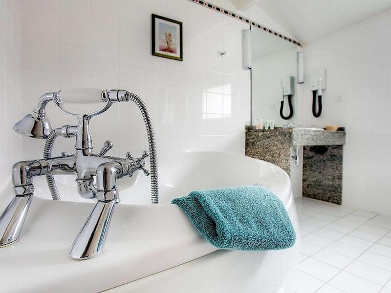 3E827ECE63E0FD1500E1DD5D4EAAFDF1