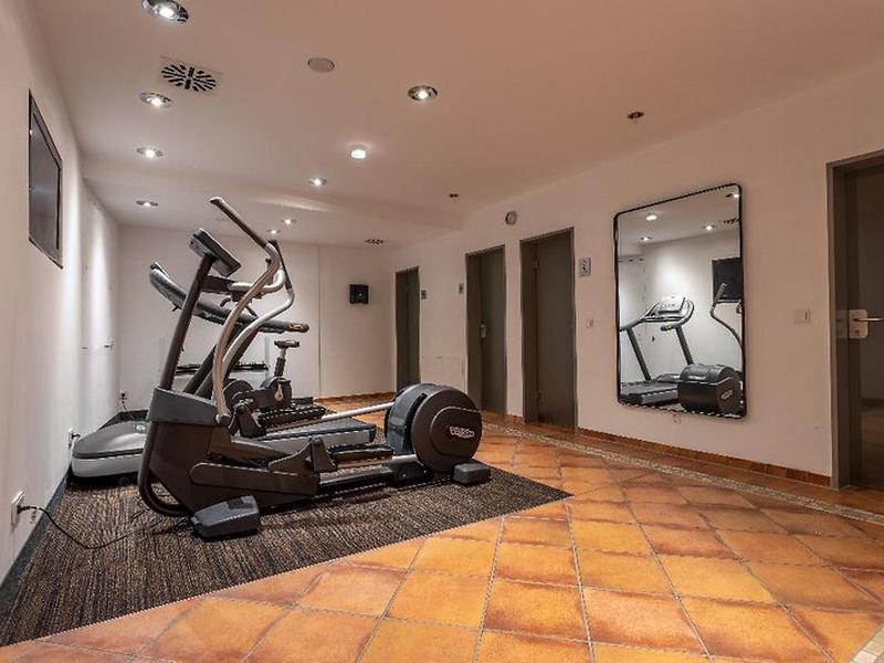 AAEBCF49E85C6E34474E6304FF9D9DA1