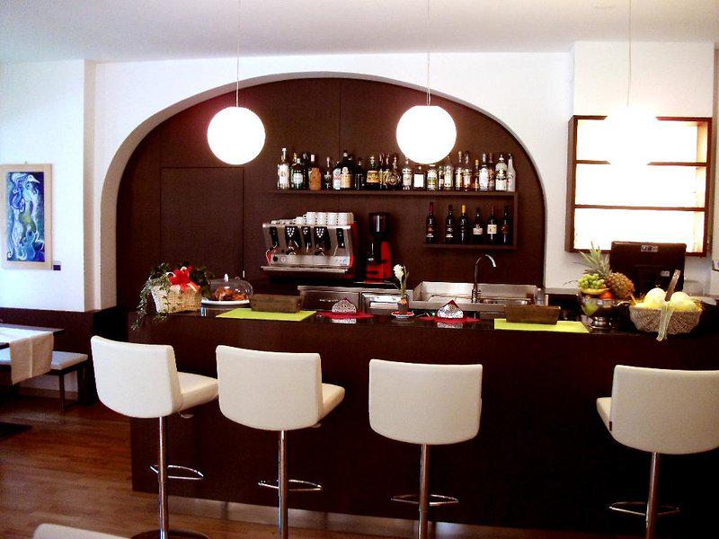 8F325673CEAF9C99625445AA239D041D