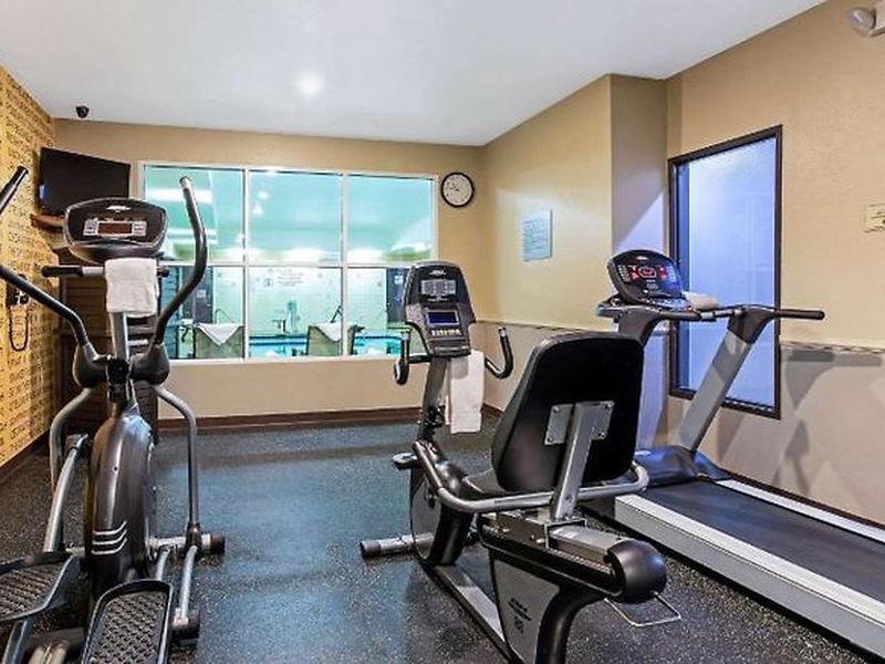 La Quinta Inn & Suites by Wyndham Denver Gateway Park