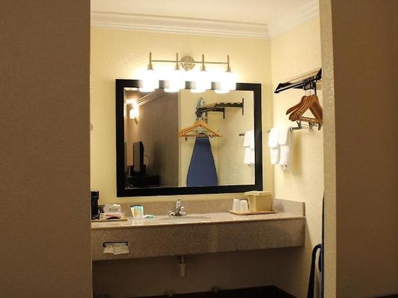 6351279B8A248DD8C79BA4A7527240AD