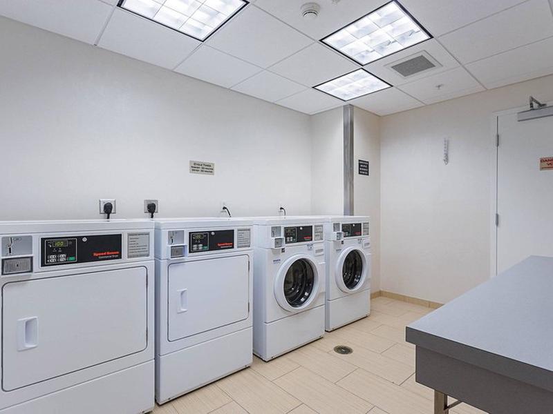 21F5817700BD00D165492B62C99B9DE4