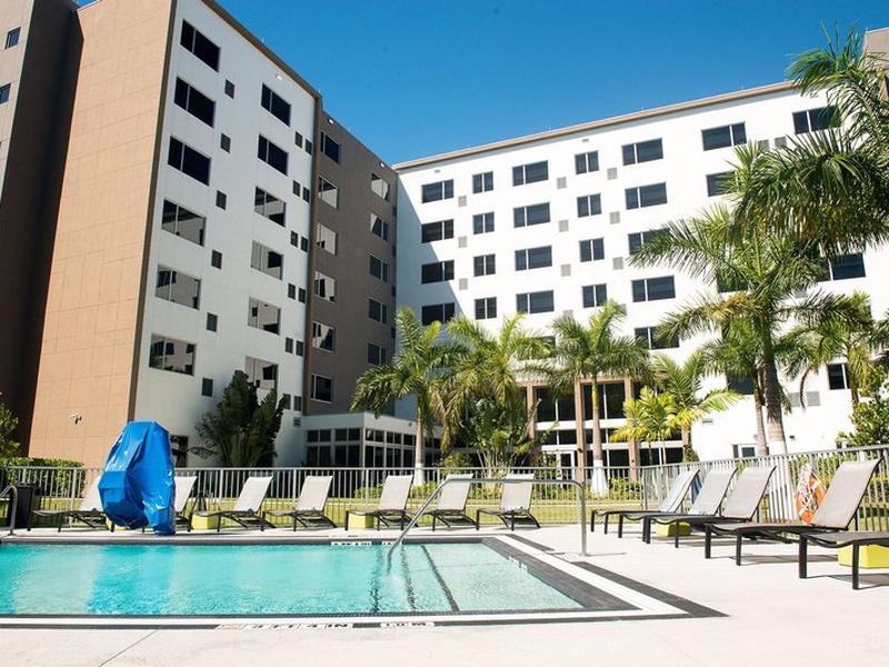 E25281352B7A8CD37C1D38F30A30D351