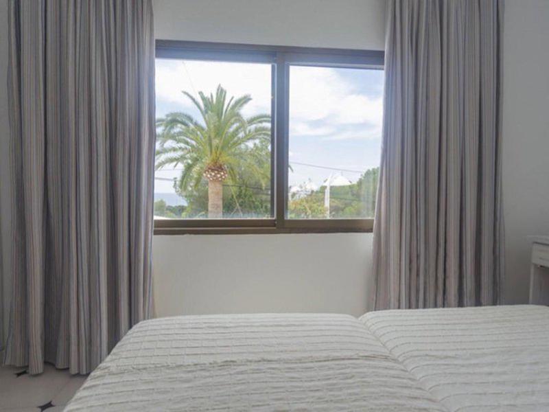 0412ADA30C98DBE837B1AAC256453BA0