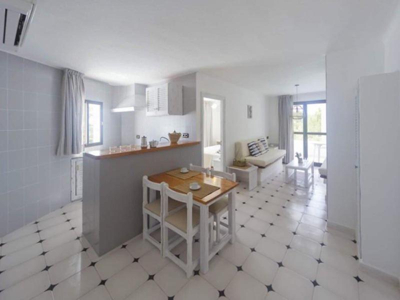 015A2D87A27BE93F5893BA55E1791325