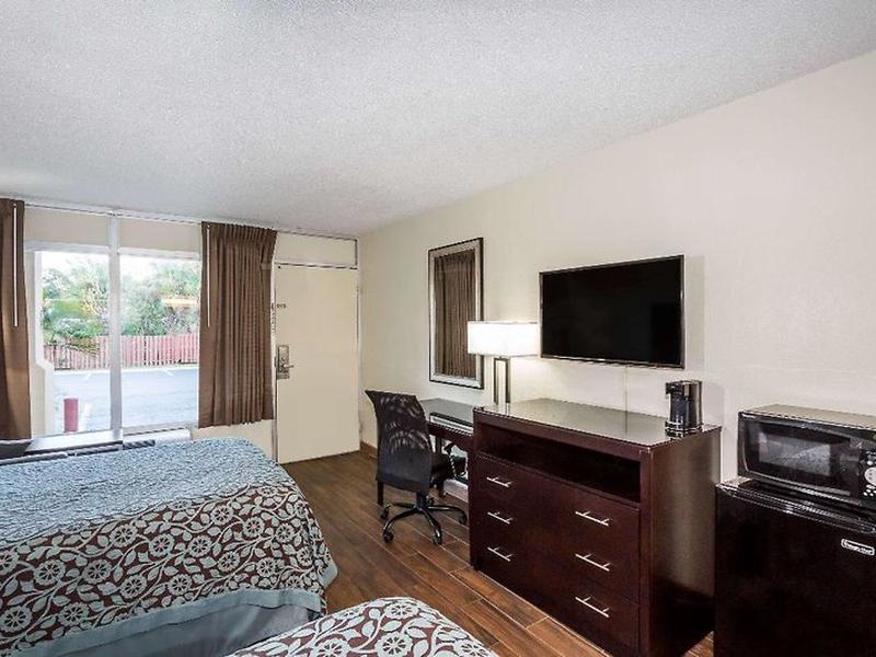 E12C7CA591252FE4F3F2E7191A355D66