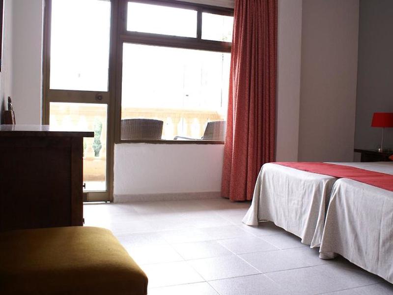 AAA966515E520A1C636E9858DE41535E