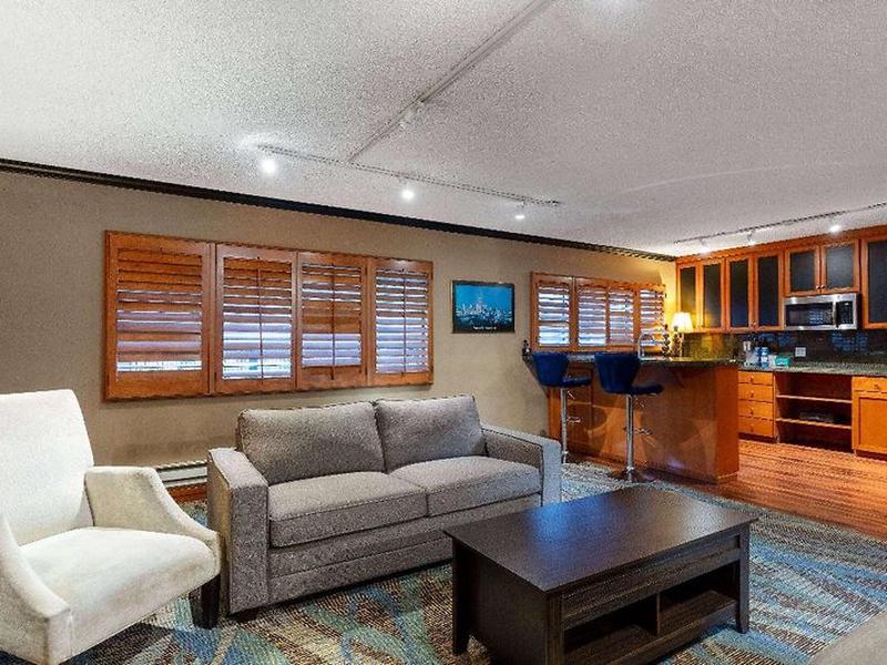 4E8C7849FEDBDDC3016EBD33774C2E07