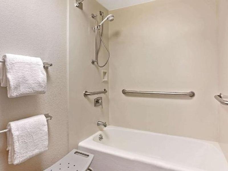 53FAA68E138869FA83ED4A8B2447212B