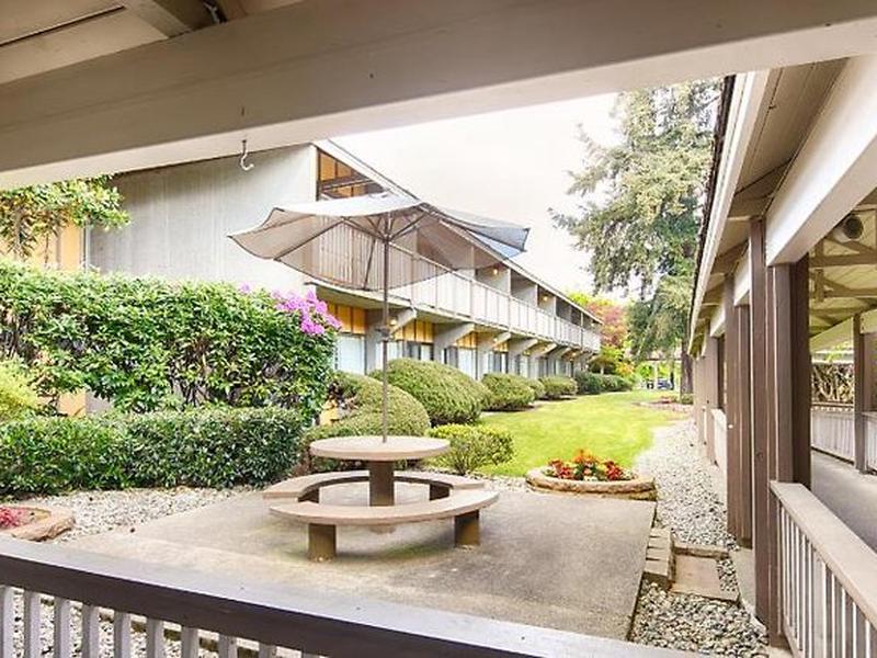 10DC8CABB33C7965126E0F6233760736