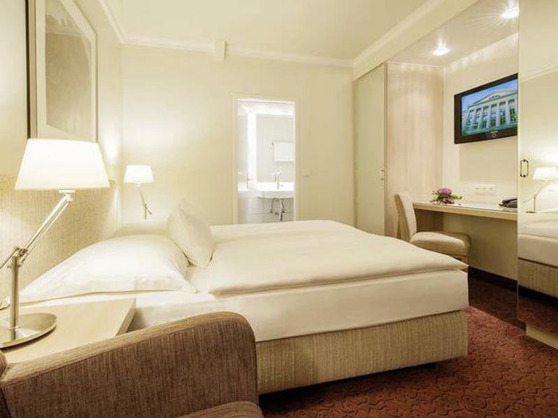 E64B106B3D562EA9B6F7A79799F053C4