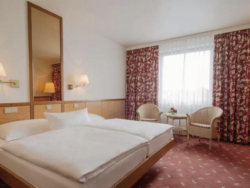 5DF07CE08B68C31D61AD857310CBDAAC