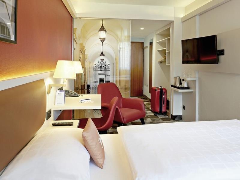 CDC5BCFCAD876F9D70DC6B75825519B1