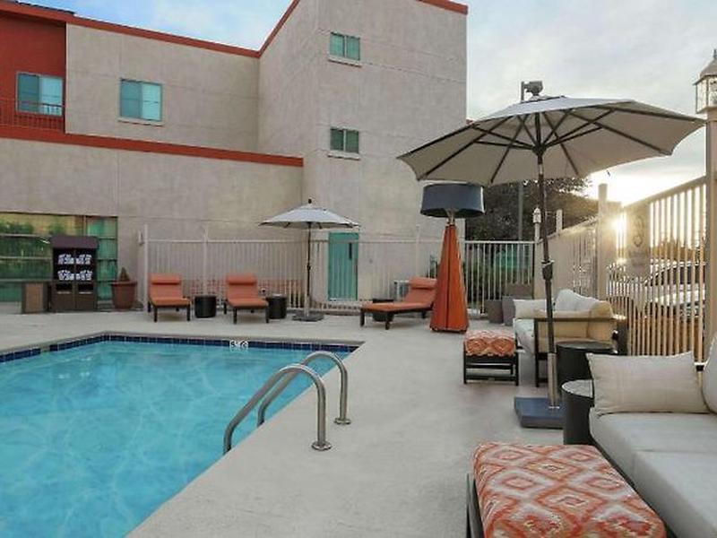 E49CADD30F55AEE4F97D8FB152ADE1A6