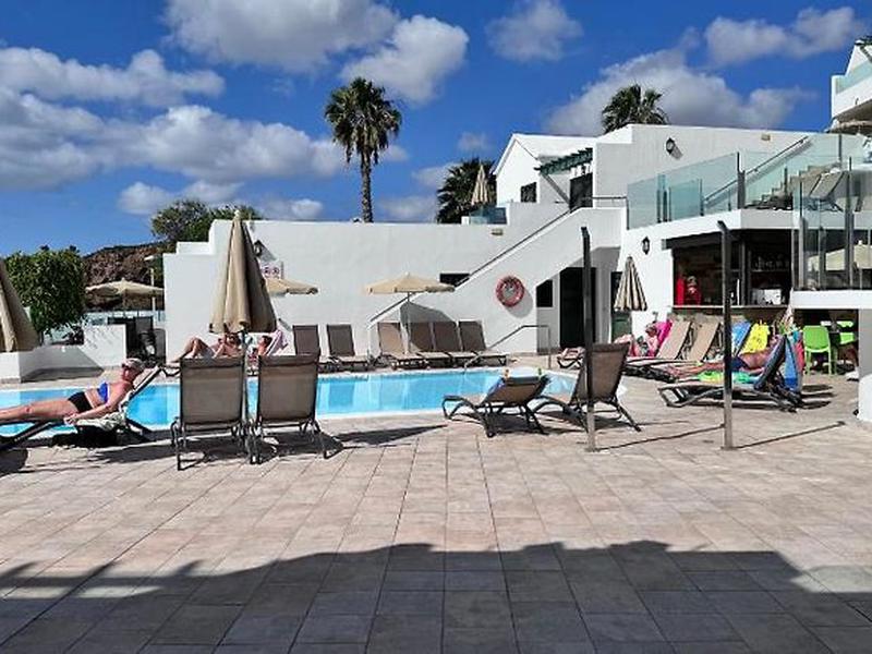 9DE6161CC9C7F9F10E879D66AF5683DC