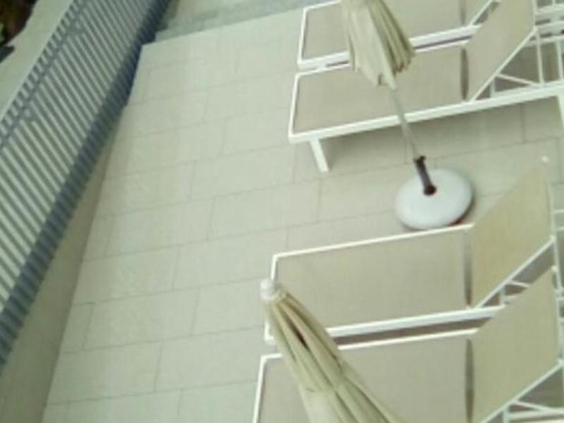 81ED727081A1035C16D0F3FF47C3373B