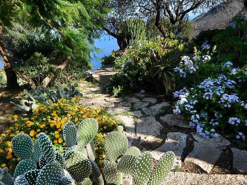 23F3E5672BE612B2FF2636842D8C8F72