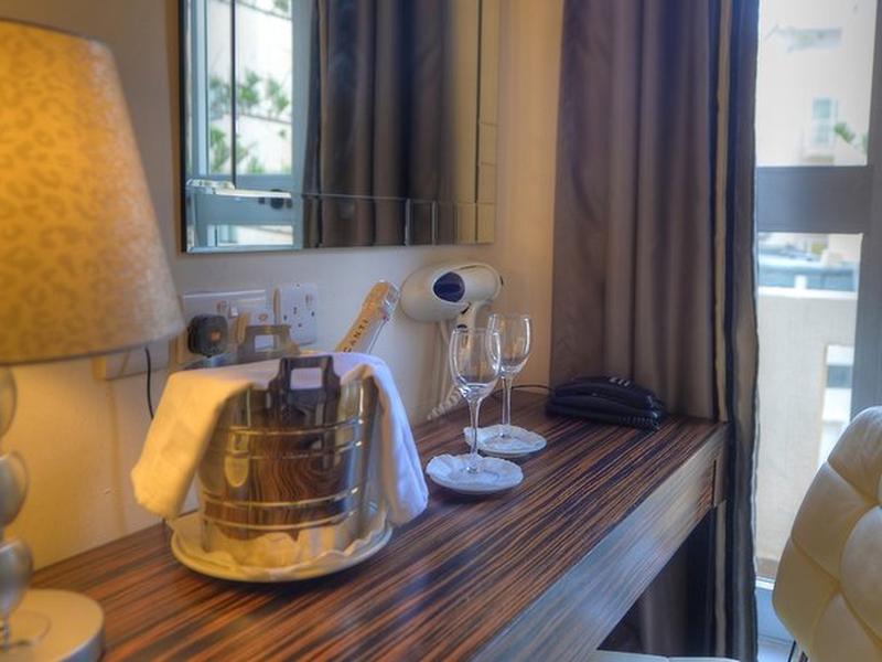 F17A66D8E2474C6988B0DE91B73F257E