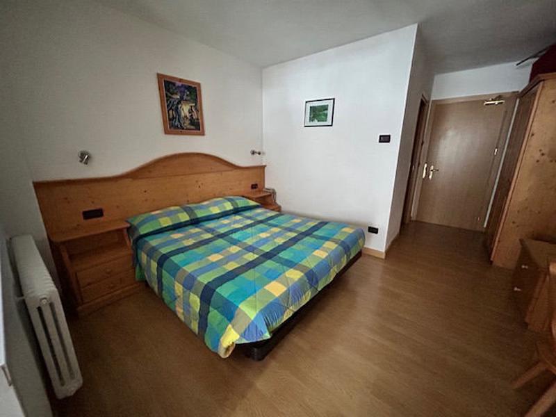 AEC072EB89E779418B6B280B25BD7B24