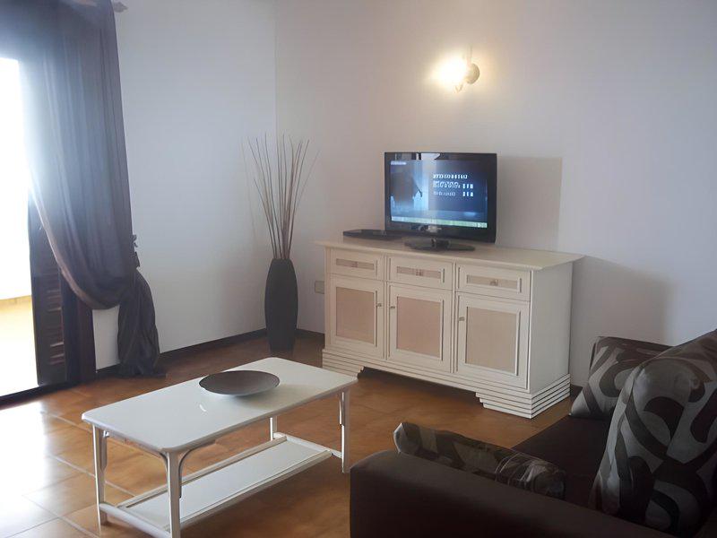 3592BC77F1F0844C700AA7517C52AE92