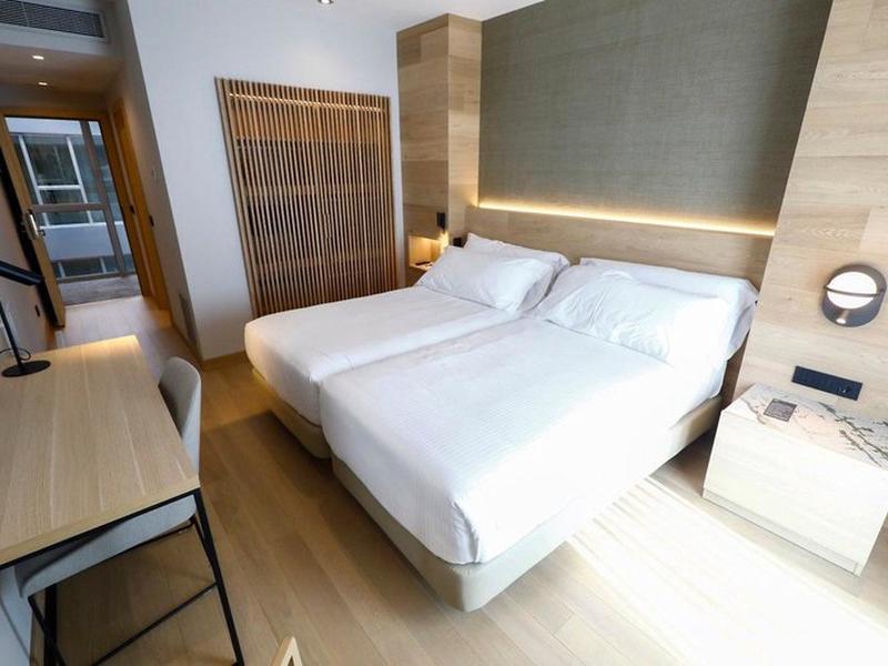 18CB79CA6FF49E5752CCE212AAF0D3A8