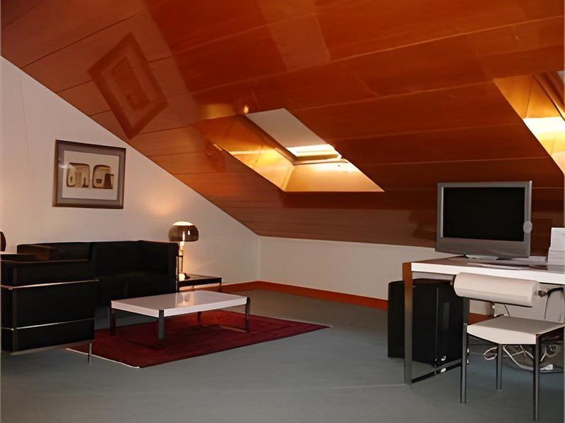 4985F26A76C5855D1E94D31DC93B0B93