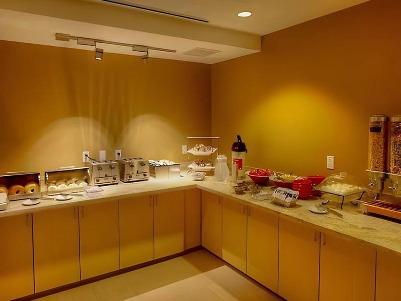 21AD6D20B4745F48D9F7606F93105DE2