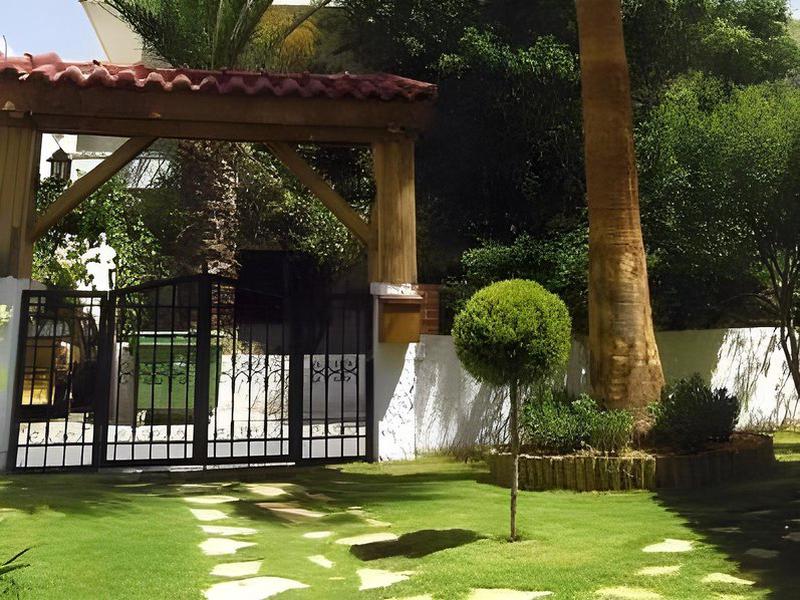 53FC8BF085BEEBBE63EF28E55CAAD77D