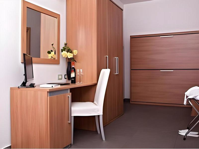 18D76AF130843EBF81C04FD8EB41EBED