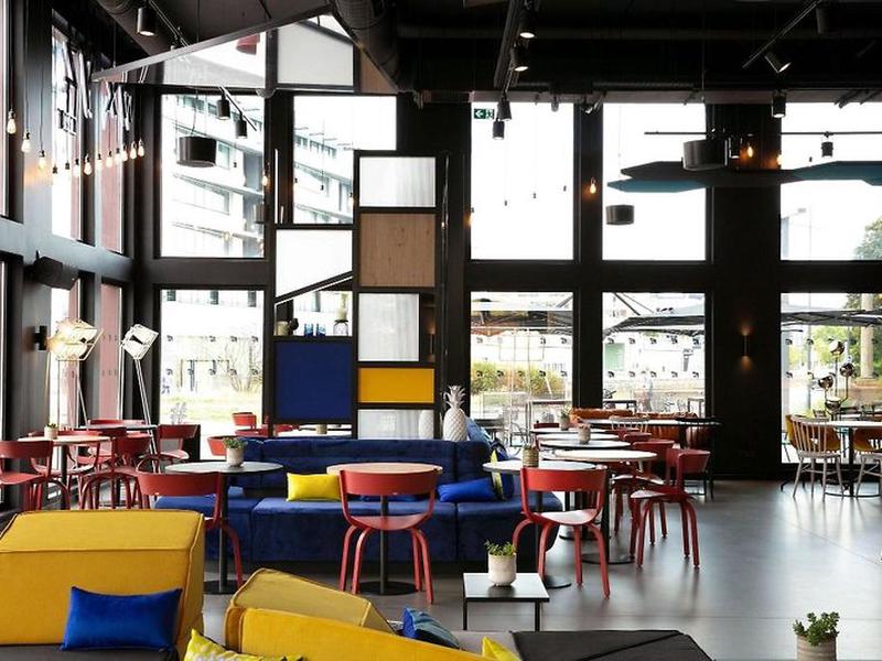 1A4EF9400B788DEEAA8A67EAA4837DF9