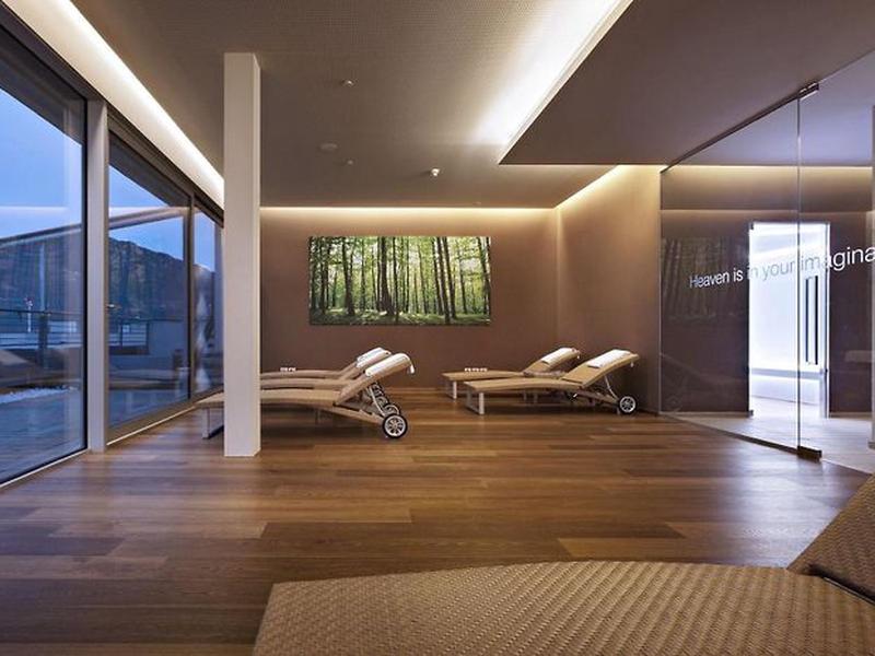 C9958319A9F8C19606655C89C6998064