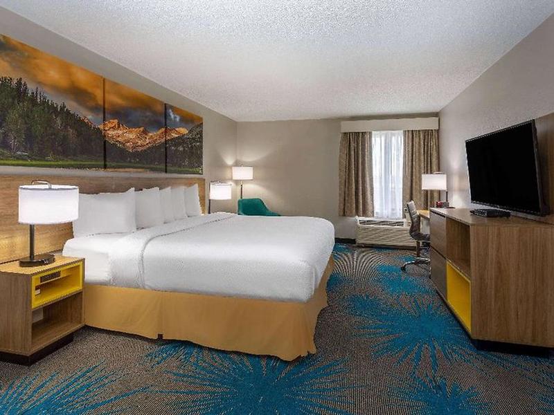 Days Inn & Suites by Wyndham Denver International Airport