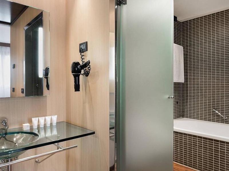 9669D7C3184CB808C4424D18492A2571