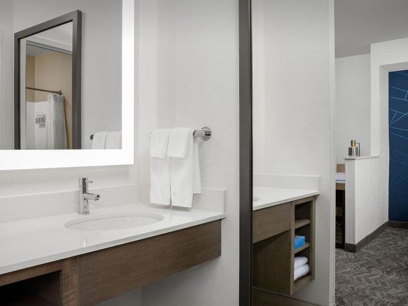 E7B68F66EC519E2ED4BD934FDF4831F4