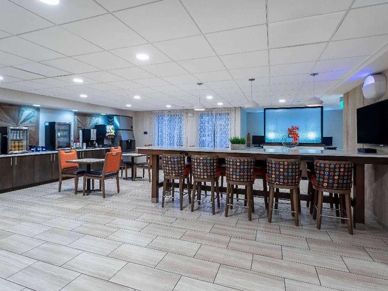 Days Inn & Suites by Wyndham Denver International Airport