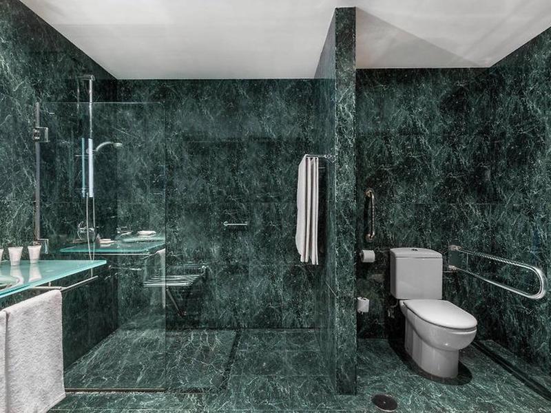 FDE890DF9F997A4409E78C36F79AE042