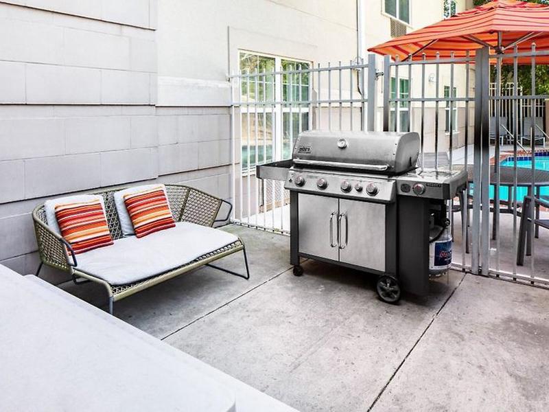 DA4DFA206CC453E57F528F6B7C281CCB