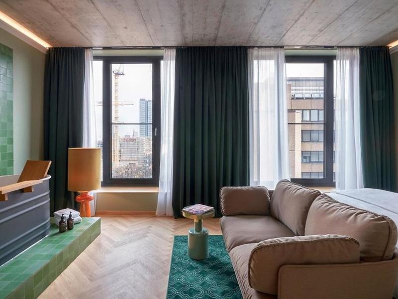 4EE0F51AA656351AEDF84D414586E2E1