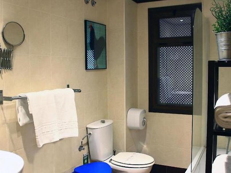 1A0ED72454B4B66F8A6D837DC623F474