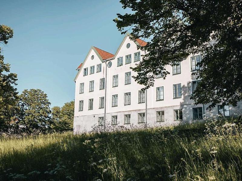 98E369F955F96CAE68892E6E59253729