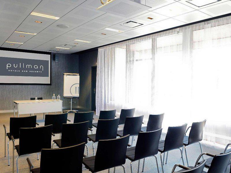 FDA18DF806E03347BB2F54095CECC6C6