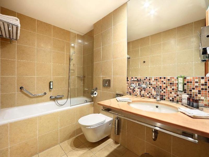 655FE16DE2EC15F0B8A91E85B993985A