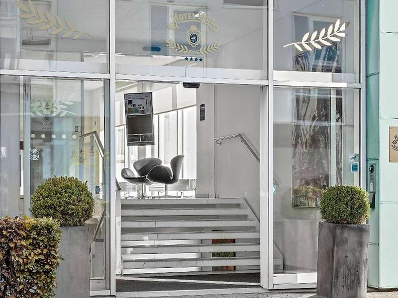 94B6D2E865A0CE715F1218EDEEF8ADD2