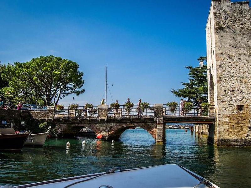 4DA9CE48441F55CB59FF42F31FE5C638