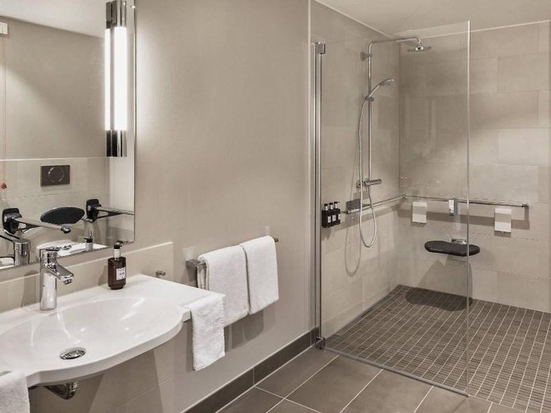 B81AE6809DAAA1928B9508BC642381F6