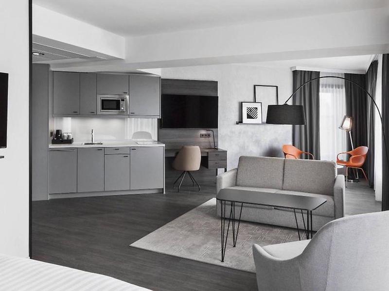 BF05BCC8C28CB0473D59AF698E7AF681