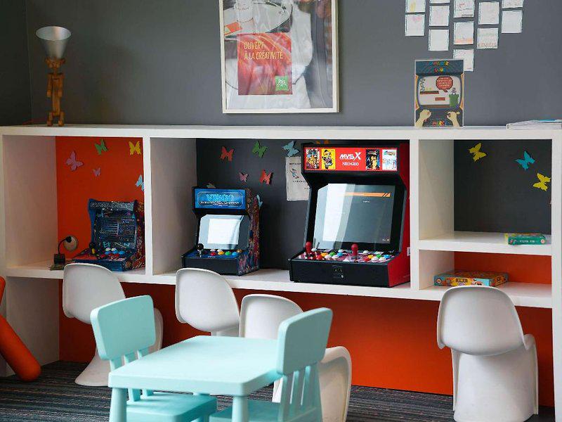 E8B712E2D1461E998CFE06DF785438C0