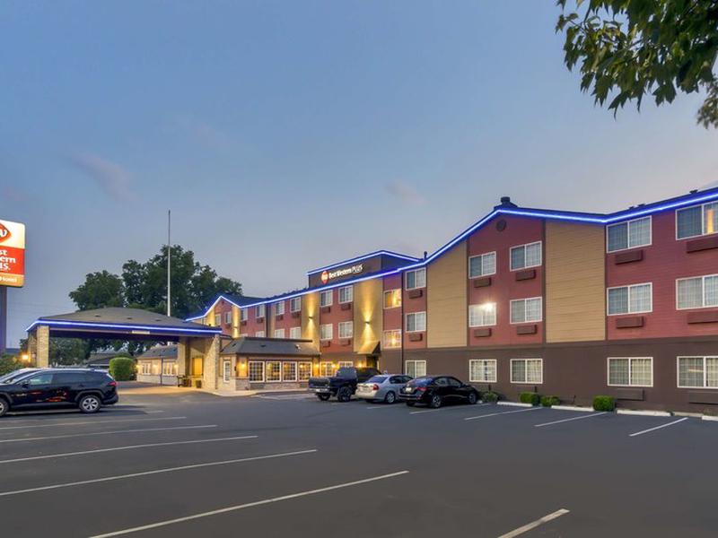 Best Western PLUS Lincoln Inn