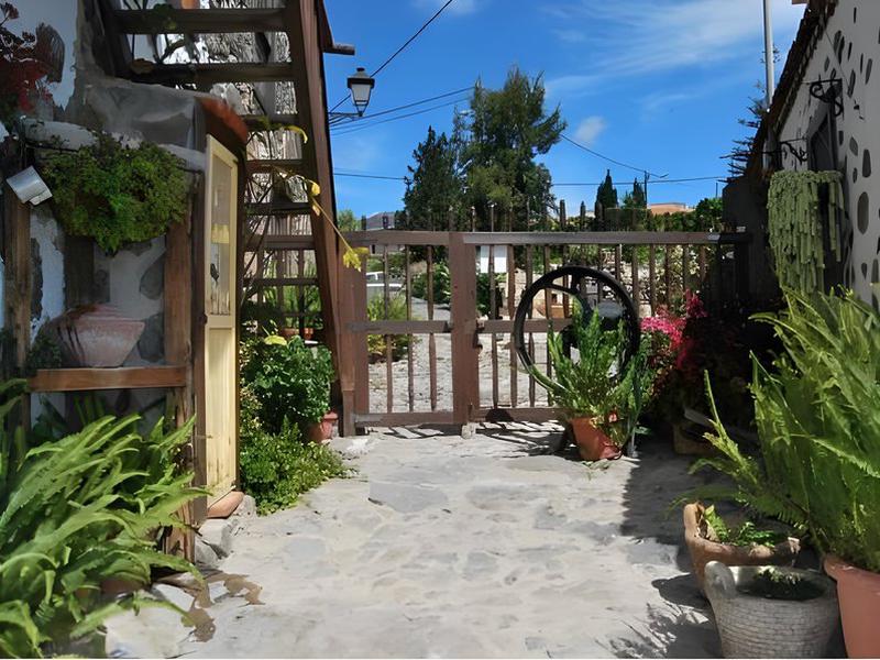 FDC89CF1C24001925388D4C5CFCD56A9